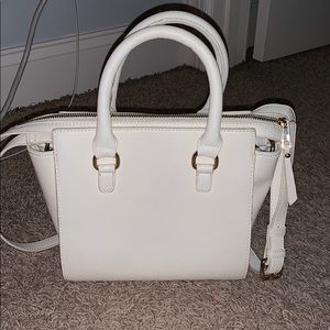 White purse—crossbody/handbag